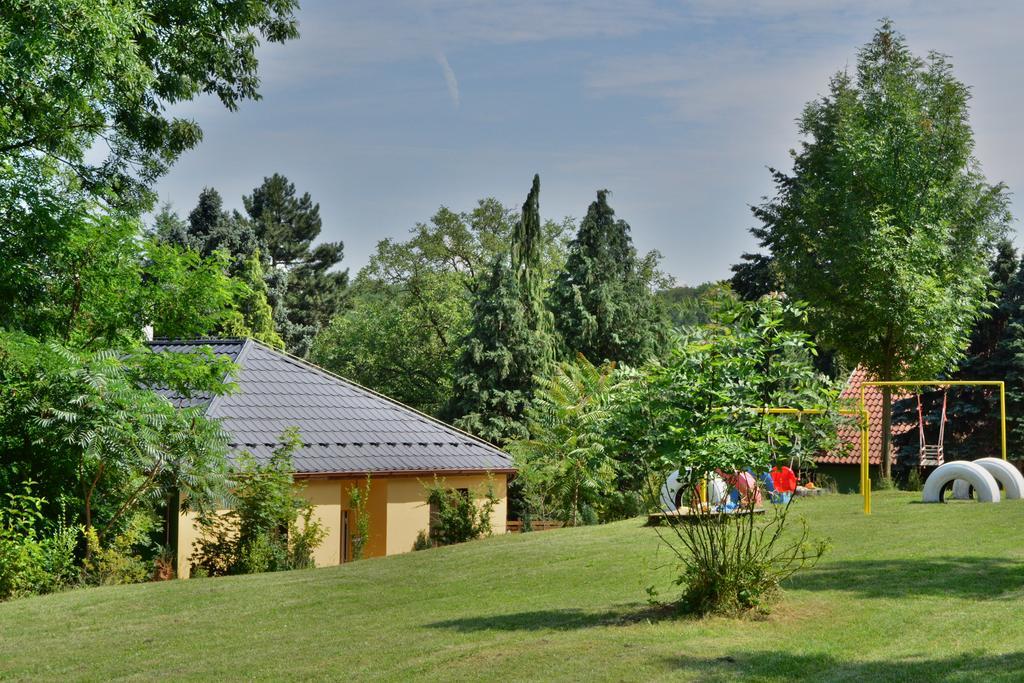 Areal Hradisek Villa Klobouky u Brna Buitenkant foto